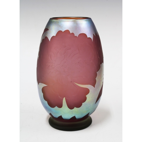 129 - 1980's Lundberg Studios Marialyce Hawke floral cameo art glass vase, engraved on base 1982 LS060132,... 