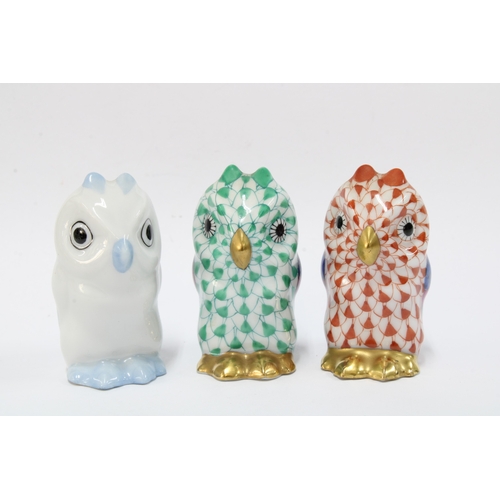 134 - Collection of small Herend animals, including three owls, a snail, and a frog prince, tallest 5cm (5... 