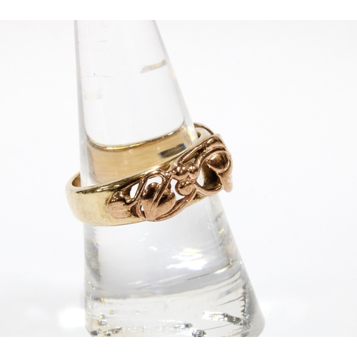 18 - CLOGAU of Wales, a 9ct yellow and rose gold ring with leaf design, with Clogau presentation ring box