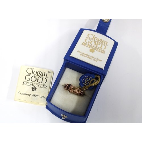 18 - CLOGAU of Wales, a 9ct yellow and rose gold ring with leaf design, with Clogau presentation ring box