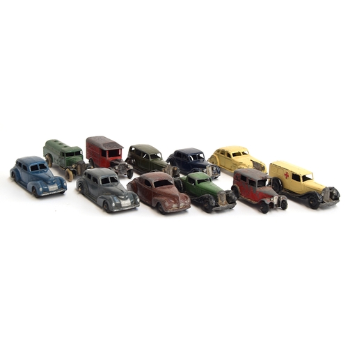 423 - A quantity of Dinky Toys comprising: split screen Chrysler (blue), split screen Chrysler (grey), Lin... 