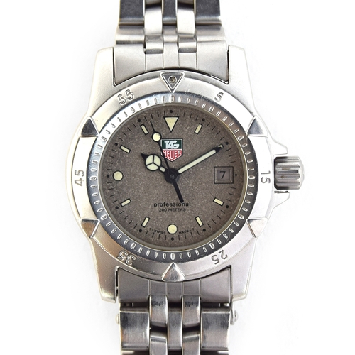 100 - A LADIES STAINLESS STEEL TAG HEUER PROFESSIONAL 200M BRACELET WATCH
CIRCA  2000s, REF 959 7086, GREY... 