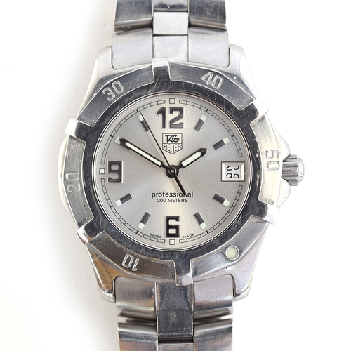 101 - A STAINLESS STEEL TAG HEUER 2000 PROFESSIONAL 200M BRACELET WRIST WATCH
CIRCA 2000s, REF WN111C, SIL... 