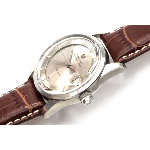 105 - A FINE GENTLEMAN'S STAINLESS STEEL Universal Genéve Polerouter Super
CIRCA 1960s, REF 869112/03, sil... 