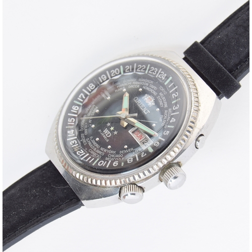 119 - A GENTLEMAN'S STAINLESS STEEL ORIENT WORLD DIVER WATCH
CIRCA 1970, ROTATING INNER BEZEL, DAY DATE AP... 