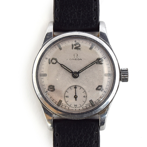 61 - A GENTLEMAN'S STAINLESS STEEL OMEGA WRIST WATCH
CIRCA 1930s, REF 2165, SILVERED DIAL, SUB SECONDS, A... 