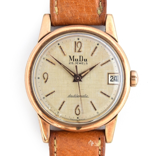 660 - A MUDU STEEL AND GOLD PLATED DOUBLEMATIC GENTLEMAN'S WRIST WATCH WITH DATE
Circa 1950s, silk effect ... 