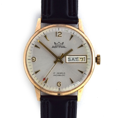 628 - A SMITHS ASTRAL 9CT GOLD DAY DATE GENTLEMAN'S WRIST WATCH
Circa 1970s, silvered dial with Arabic num... 