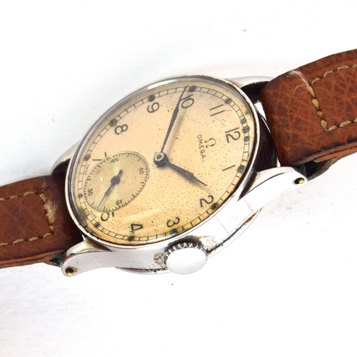 533 - AN OMEGA GENTLEMAN'S STEEL MECHANICAL WRIST WATCH
Circa 1930s, silvered dial with painted Arabic num... 