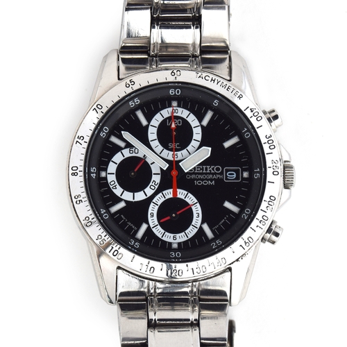 642 - A SEIKO GENTLEMAN'S STEEL THREE DIAL QUARTZ CHRONOGRAPH
On a Seiko steel bracelet, 37mm