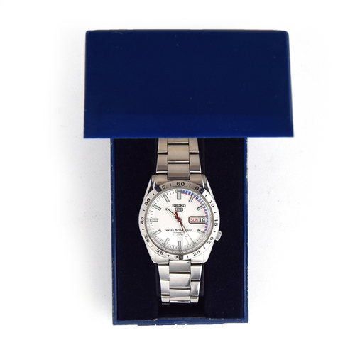 644 - A SEIKO 5 GENTLEMAN'S STEEL AUTOMATIC DAY DATE WATCH
Circa 1990s, white face with raised luminous ma... 