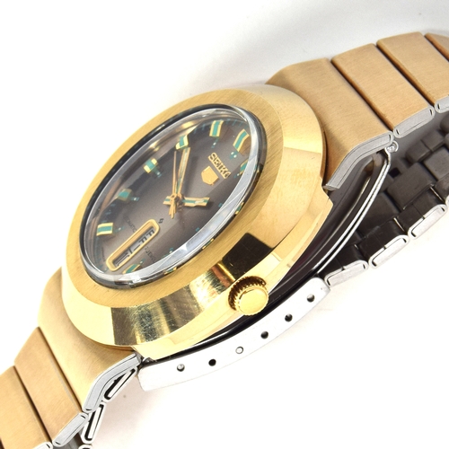 647 - A SEIKO 5 GOLD PLATED GENTLEMAN'S AUTOMATIC DAY DATE WATCH
Unusual two-tone dial with day date at si... 