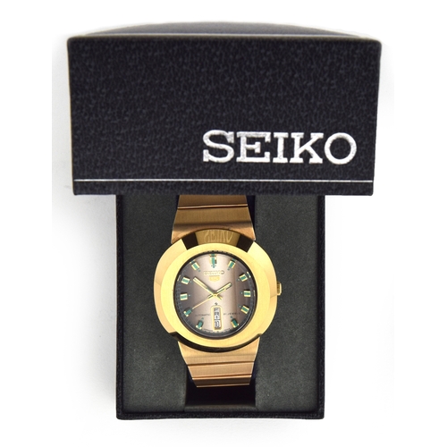 647 - A SEIKO 5 GOLD PLATED GENTLEMAN'S AUTOMATIC DAY DATE WATCH
Unusual two-tone dial with day date at si... 