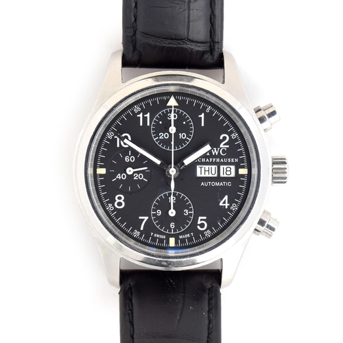 565 - AN IWC DER FLIEGER CHRONOGRAPH GENTLEMAN'S STEEL AUTOMATIC WATCH
With day date, papers dated 2006 an...