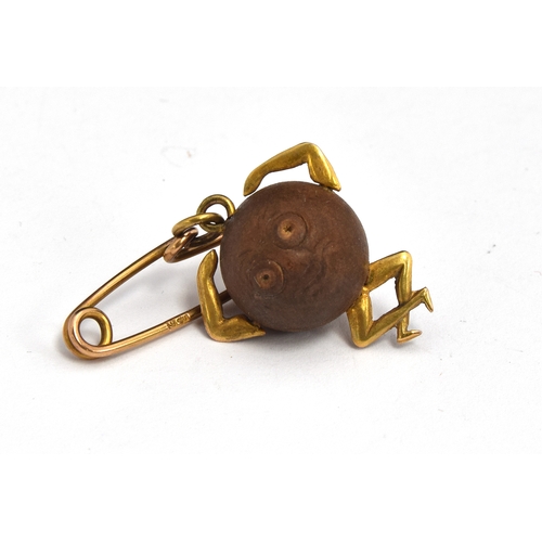 78 - A WWI wooden and 9ct gold mounted 'Touch Wud' lucky charm - they were given to soldiers during the w... 