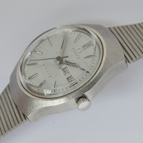 657 - A TIMEX ELECTROMECHANICAL DAY DATE WRIST WATCH
With unusual faceted glass