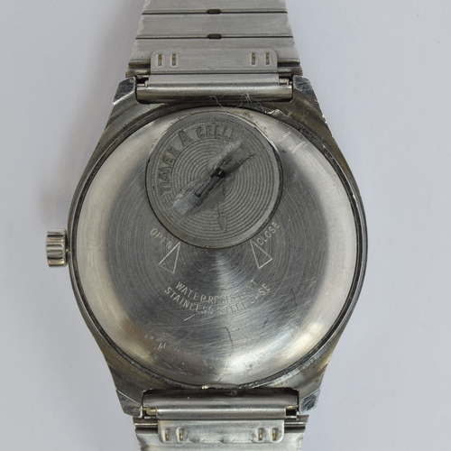 657 - A TIMEX ELECTROMECHANICAL DAY DATE WRIST WATCH
With unusual faceted glass