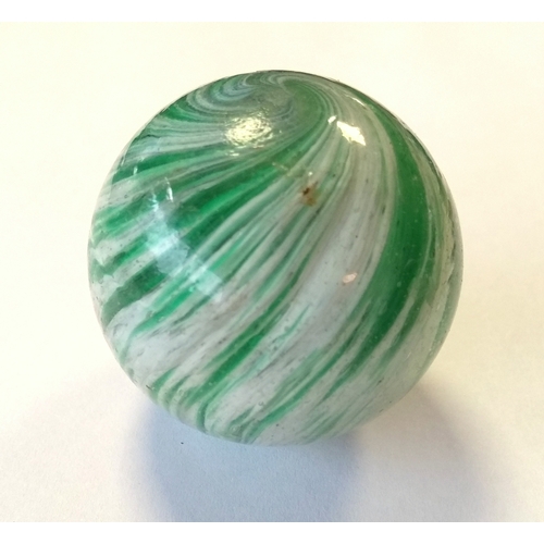 1043 - A large 19th century onion skin marble (af), in green and white, 45mmD