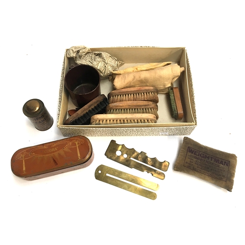 587 - A vintage shoe cleaning kit, various brushes, weightman buffer, enamel mug, military issue equipment... 