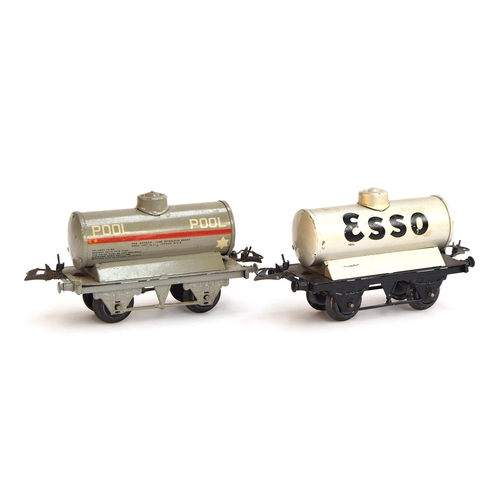 879 - A Hornby O gauge POOL tanker wagon, together with a Hornby O gauge Esso tanker wagon (2)