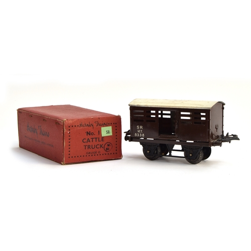 869 - Hornby O gauge Cattle Truck no.1, 'SR 12.T 8338', with original box in good condition