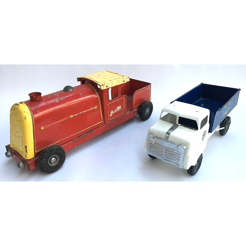 909 - A Triang truck, together with a tin plate wheeled train