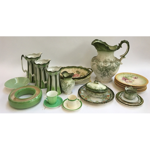 113 - A mixed lot of ceramics to include Meakin 'Malmaison', set of three graduating jugs by Biltons, Pall... 