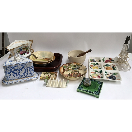 130 - A mixed lot of ceramics to include Royal Doulton, oven dish, cheese cloche, Poole Pottery toast rack... 