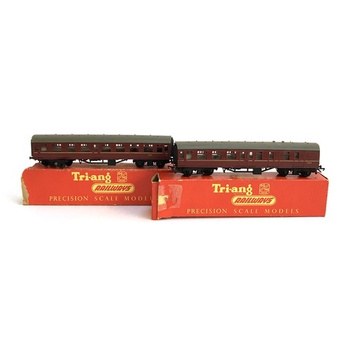 885 - A Triang OO gauge R321 main line composite coach, maroon, with box; together with a Triang OO gauge ... 