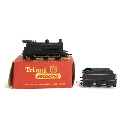 911 - A Triang R251 0-6-0 Class 3F Tender Loco Black Livery, boxed, together with tender (2)