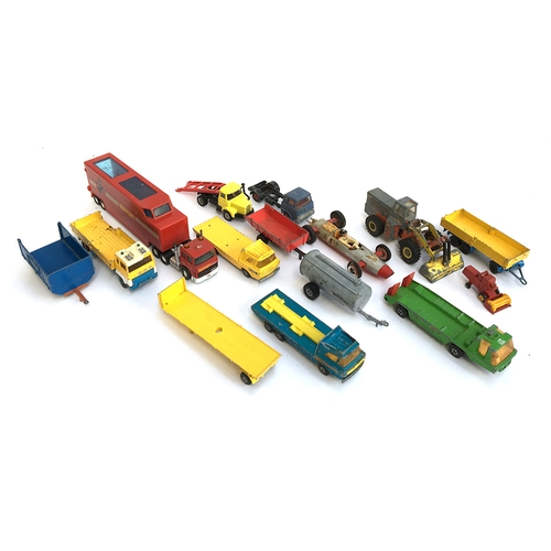 939 - A mixed lot of toy vehicles, mainly farm and goods vehicles, to include Dinky, Britains, Triang and ... 