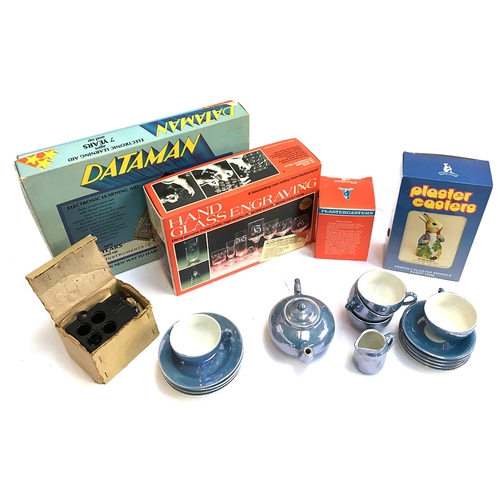 995 - A mixed lot to include a children's tea service in blue lustre, a Hamleys 'Princess' metal dolls ove... 