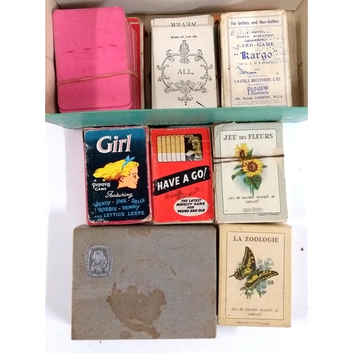 1090 - A quantity of vintage puzzles and card games, to include Jeux-Spear 'Jeu des Fleurs' and 'La Zoologi... 