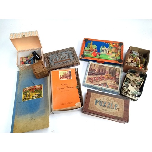 1090 - A quantity of vintage puzzles and card games, to include Jeux-Spear 'Jeu des Fleurs' and 'La Zoologi... 