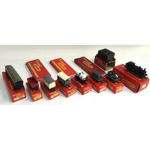 886A - A suitcase filled with Triang OO gauge model railway items, all in original boxes, to include R.52 T... 