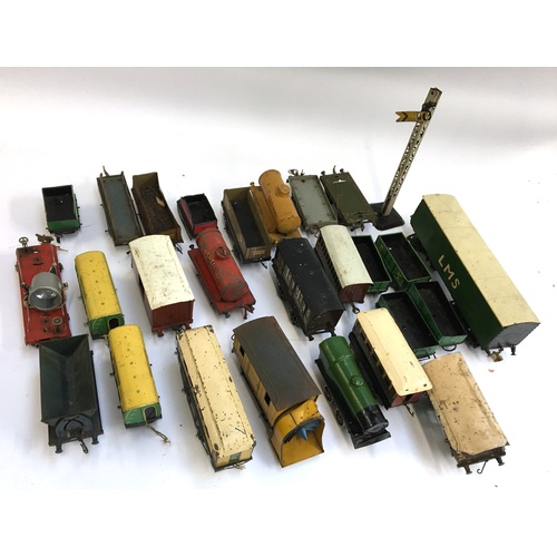 890 - A mixed lot of approx. 25 Hornby O gauge carriages and wagons (af), to include a Madison Pullman car... 