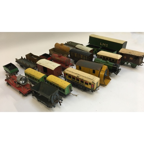 890 - A mixed lot of approx. 25 Hornby O gauge carriages and wagons (af), to include a Madison Pullman car... 