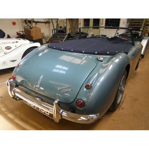 585 - 10% BUYER'S COMMISSION. CAN BE DRIVEN AWAY.

A 1961 Austin Healey 3000 MkII BT7, finished in classic... 