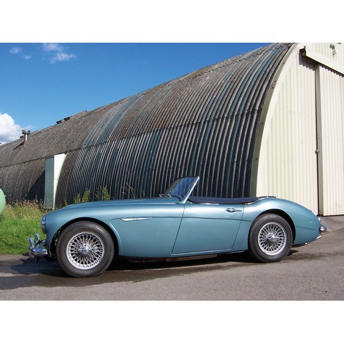 585 - 10% BUYER'S COMMISSION. CAN BE DRIVEN AWAY.

A 1961 Austin Healey 3000 MkII BT7, finished in classic... 