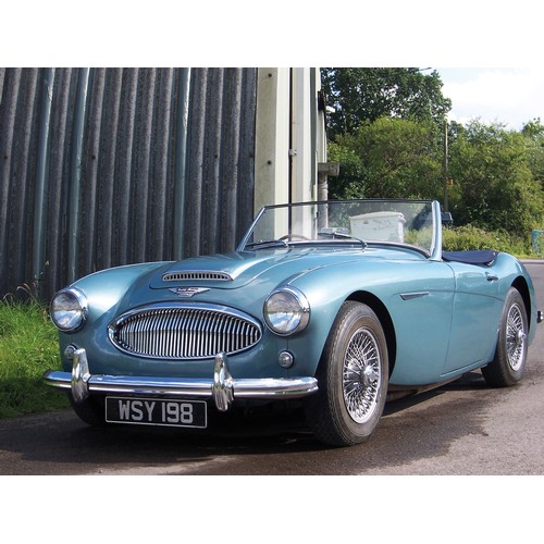 585 - 10% BUYER'S COMMISSION. CAN BE DRIVEN AWAY.

A 1961 Austin Healey 3000 MkII BT7, finished in classic... 