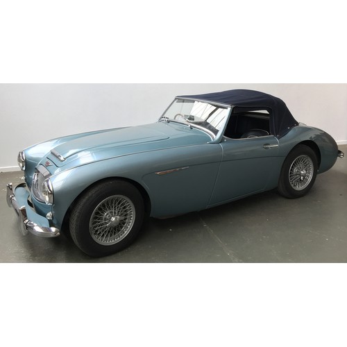 585 - 10% BUYER'S COMMISSION. CAN BE DRIVEN AWAY.

A 1961 Austin Healey 3000 MkII BT7, finished in classic... 