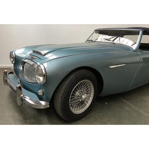 585 - 10% BUYER'S COMMISSION. CAN BE DRIVEN AWAY.

A 1961 Austin Healey 3000 MkII BT7, finished in classic... 