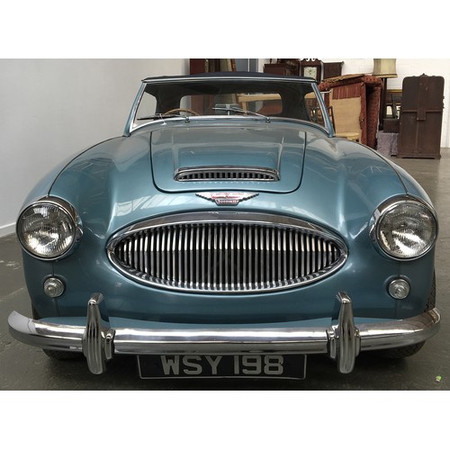 585 - 10% BUYER'S COMMISSION. CAN BE DRIVEN AWAY.

A 1961 Austin Healey 3000 MkII BT7, finished in classic... 