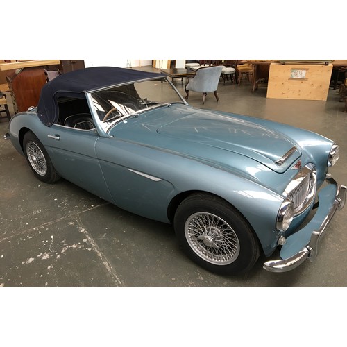 585 - 10% BUYER'S COMMISSION. CAN BE DRIVEN AWAY.

A 1961 Austin Healey 3000 MkII BT7, finished in classic... 