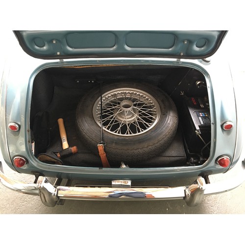 585 - 10% BUYER'S COMMISSION. CAN BE DRIVEN AWAY.

A 1961 Austin Healey 3000 MkII BT7, finished in classic... 