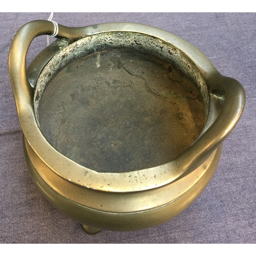 164 - A Chinese brass censer with twin loop handles, with Xuande seal to base, 16.5cm high, approx. 2.5kg
... 