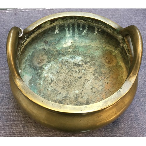 173 - A large brass Chinese censer, seal marks to base, 23.5cm diameter, approx. 5kg

Provenance: collecte... 