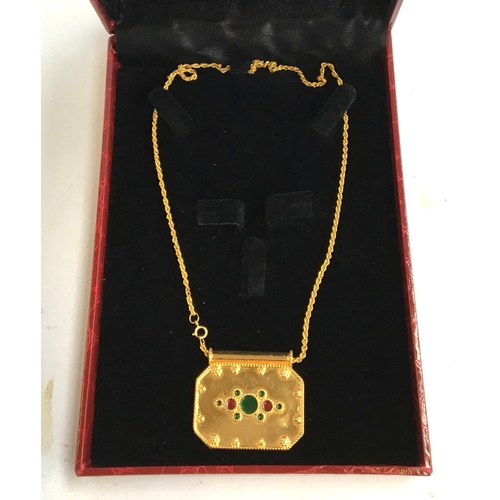 17 - Pendant marked 21c  and chain marked 21K, gross weight 17g