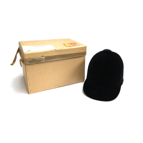 557 - A black felt pytchley high crown hunting cap by S. Patey (London) Ltd., size 7, little if any wear, ... 