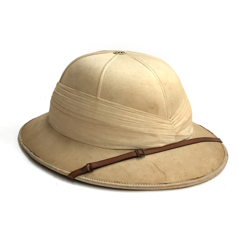 559 - A Lincoln Bennett & Co. London pith helmet, size 7 5/8